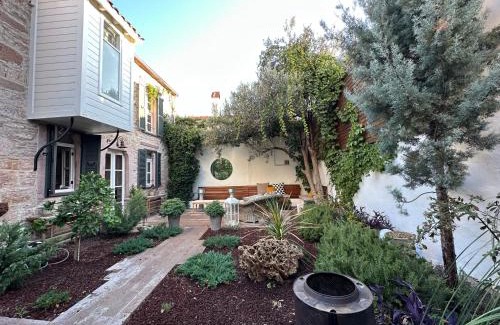 Ayvalik Apartment | Papalina