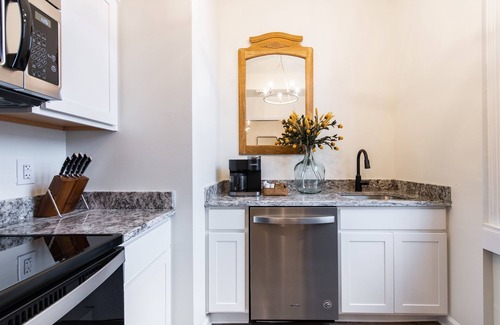 Versailles Hotel | Pappy VanWinkle Suite, The Woodford Hotel