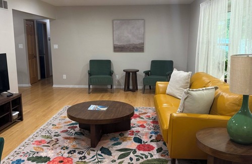 Windsor House | Par-fect Escape on Lake Windsor Golf Course