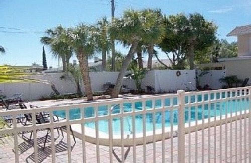 St. Pete Beach Condo | Paradise 2 Blocks from the Gulf of Mexico