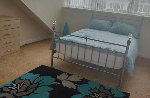 Bradford House | Paradise Apartment- Female Only