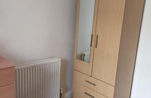 Bradford House | Paradise Apartment- Female Only