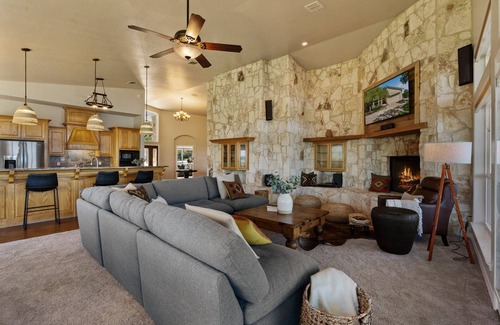 Temple House | Paradise by the lake - Lonestar Lakehouse