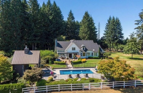 Sandy House | Paradise in Sandy, breathtaking views of Mt. Hood