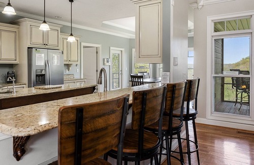 Smithville Ski Chalet | Paradise Inn (Dog-Friendly)