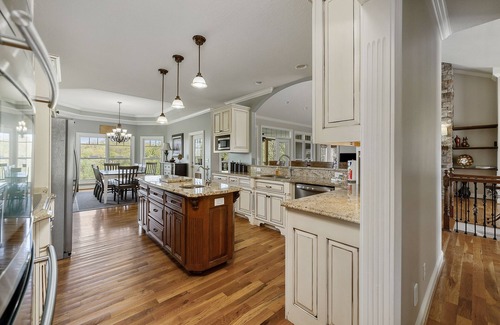 Smithville Ski Chalet | Paradise Inn (Dog-Friendly)