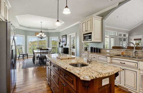 Smithville Ski Chalet | Paradise Inn (Dog-Friendly)