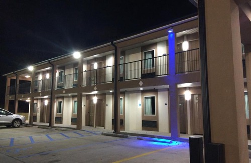 Baton Rouge Hotel | Paradise Inn & Suites