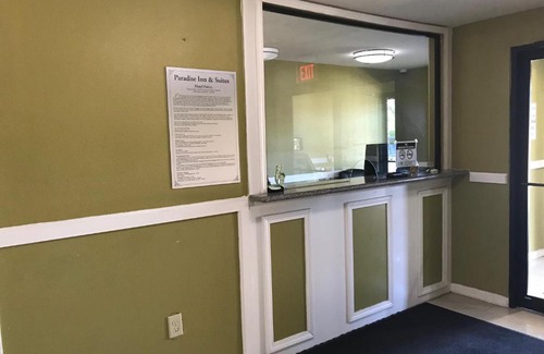 Baton Rouge Hotel | Paradise Inn & Suites