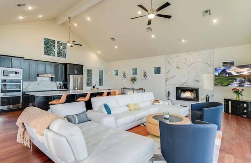 Travis Landing House | Paradise on Lake Travis