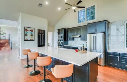 Travis Landing House | Paradise on Lake Travis