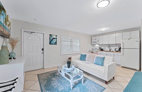 Stuart Apartment | Paradise Pocket - Unit A