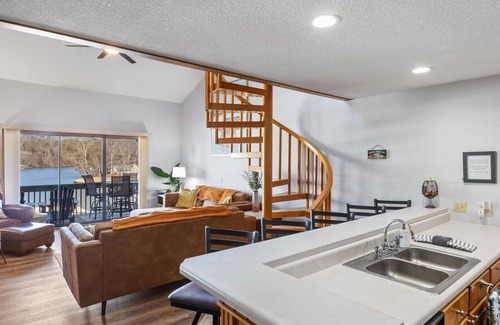 Osage Beach Condo | Paradise Point at Pelican Bay