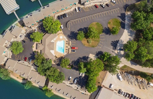 Osage Beach Condo | Paradise Point at Pelican Bay