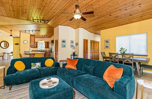 Keaau House | Paradise Retreat, POOL, Hot Tub and AC with ECO energy!