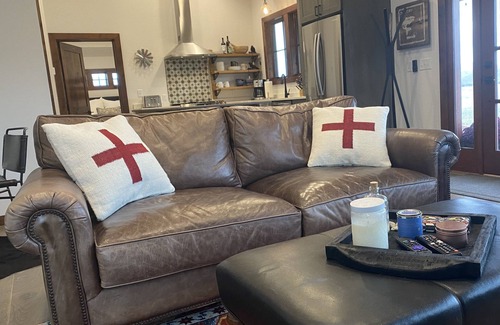 Livingston Cottage | Paradise Valley Guesthouse on Chicory Road