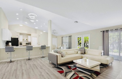 Wellington House | PARADIZE FOR EQUESTRIAN LOVERS