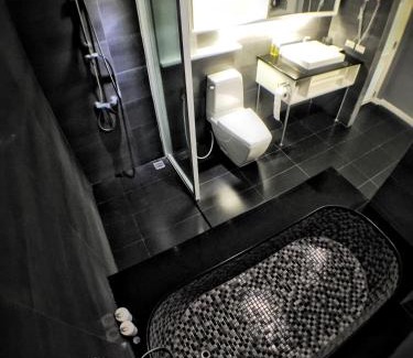 Racha Thewa Hotel | Paragon Inn