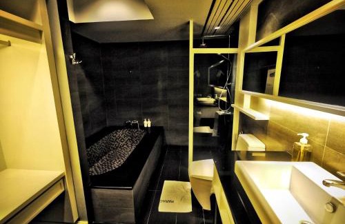 Racha Thewa Hotel | Paragon Inn