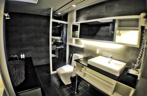 Racha Thewa Hotel | Paragon Inn