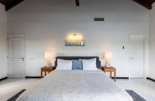 Simpson Bay Apartment | Paraiso in St Maarten- Steps away from Bars & Restaurants and Beach!