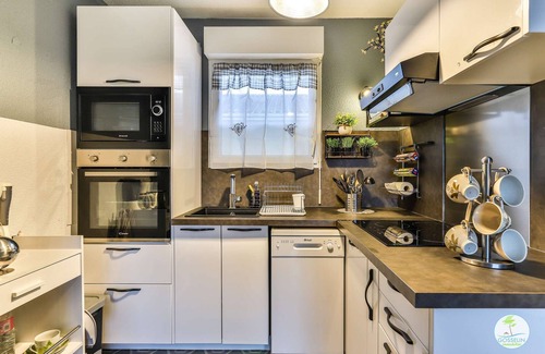 Parentis-en-Born Apartment | Parenti en Born Comfortable apartment with balcony in town centre