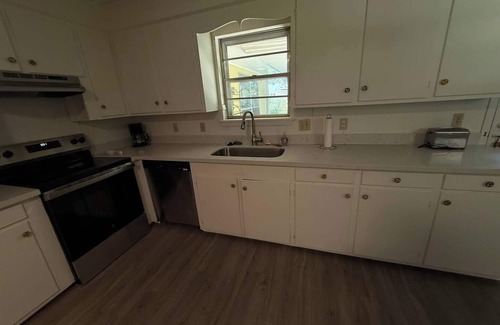 Tougaloo House | Parham Bridges 5 Bedroom 2 Bath