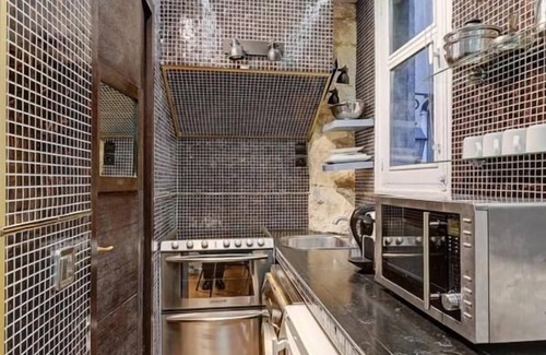 Les Halles Apartment | Paris Marais Tiny MERRISAS