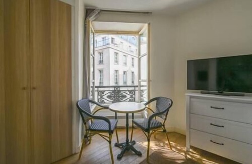 Gaillon Apartment | Paris, Opéra 3.lovely Parisien Apartment