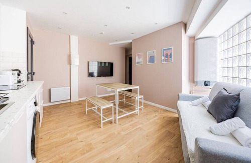 19th Arrondissement Apartment | Parisian Charm 6 People, 2 bedrooms, 19th district