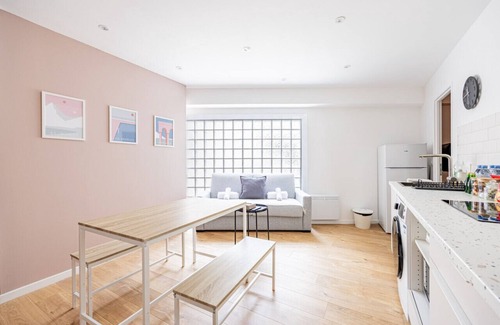 19th Arrondissement Apartment | Parisian Charm 6 People, 2 bedrooms, 19th district