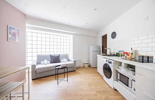19th Arrondissement Apartment | Parisian Charm 6 People, 2 bedrooms, 19th district