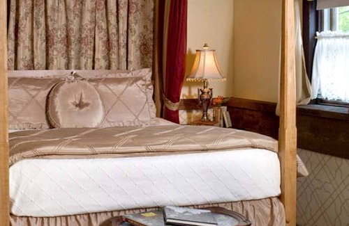 Warren House | Parisian-Style Romantic Vacation Rental in Mad River Valley of Vermont