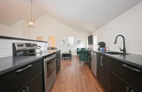 Crescent Hill House | Park Carriage House Rest & Explore with Hollyhock