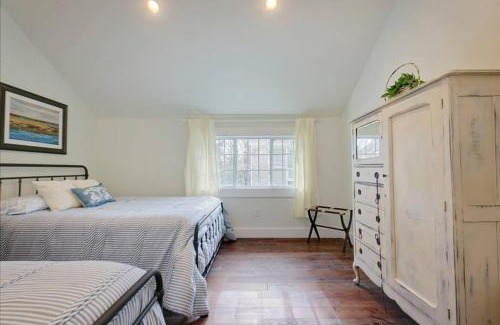 Crescent Hill House | Park Carriage House Rest & Explore with Hollyhock