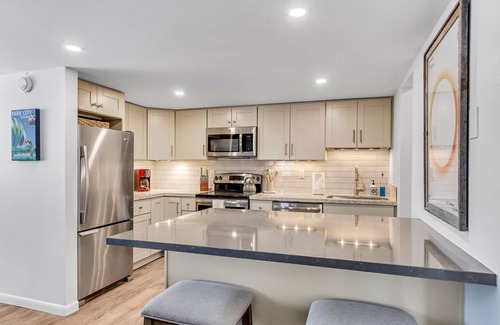 Park City Condo | Park City/Canyons Condo. Walk to pool, hot tub, lift. Short ride to Park City.