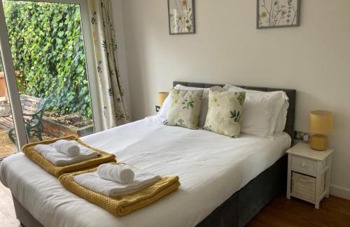 Northampton Apartment | Park Cottage - Cosy 1 bedroom