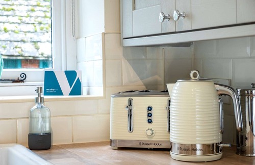 Glaston House | Park Cottage Summary: