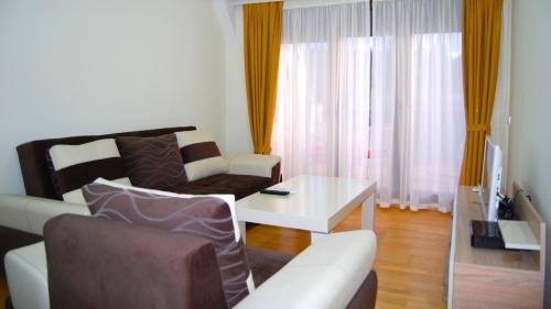 Ohrid Apartment | Park Ej's Lake and Pool View A90