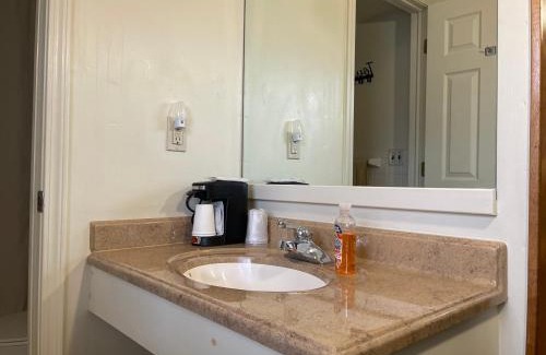 Perry Hotel | Park Lake Motel