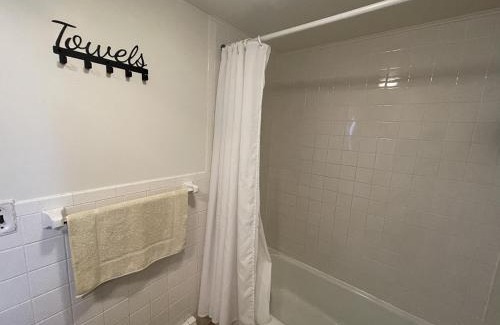 Perry Hotel | Park Lake Motel