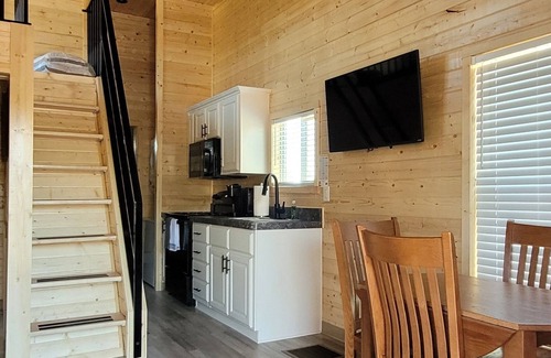 Heber Cabin | Park Model Cabin 2 Bed1 bath Bunk Beds central AC & New Hot tub, splash pad # 10