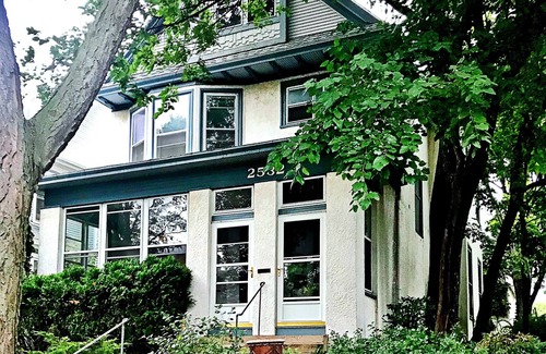 Lowry Hill East House | Park Place, 2nd floor, 1+bedroom furnished apartment