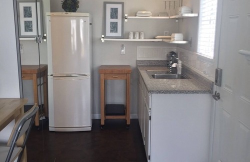 Burnaby Apartment | Park Side Getaway! Beautiful studio next to park.