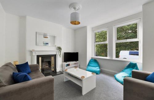 Plymouth House | Park View House Close to Central Park and Plymouth Argyle FC - Dogs welcome - Hosted by Absolute Accommodation Plymouth