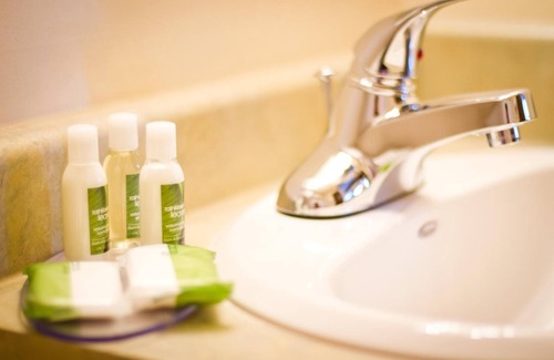 Winnipeg Hotel | Park West Inn