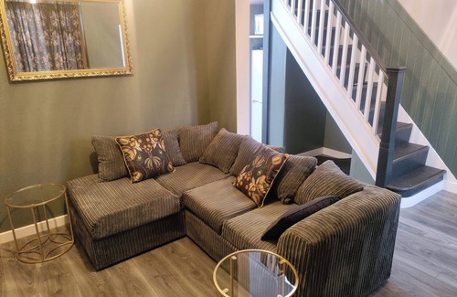 Sheldon House | Parkdale-2 Bedroom House in Sheldon Birmingham