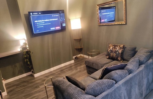 Sheldon House | Parkdale-2 Bedroom House in Sheldon Birmingham