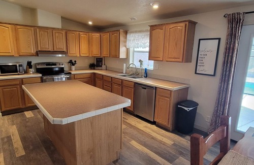 Parker Strip House | Parker Strip pool house with game room!