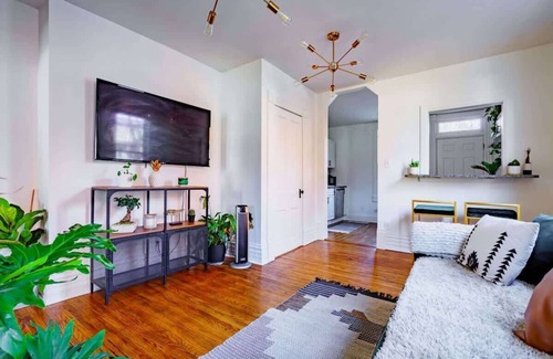 Victorian Village House | Parking Free – Convention – King Bed - Short North